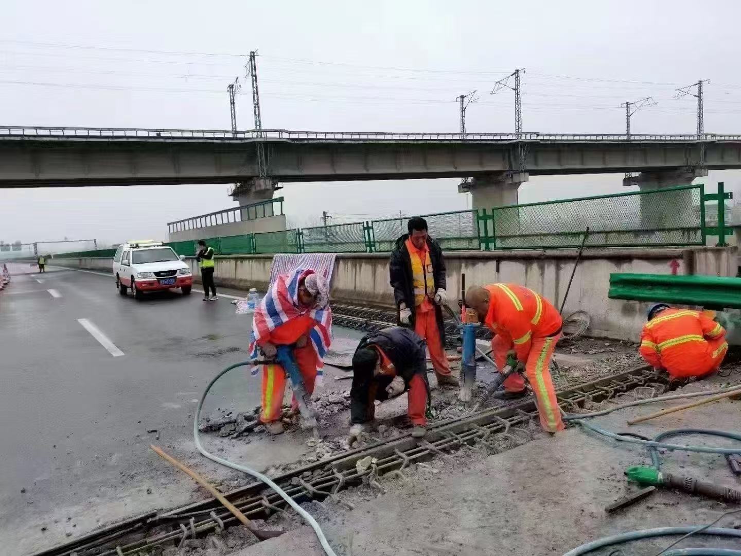 龙马潭桥梁伸缩缝抢修料
